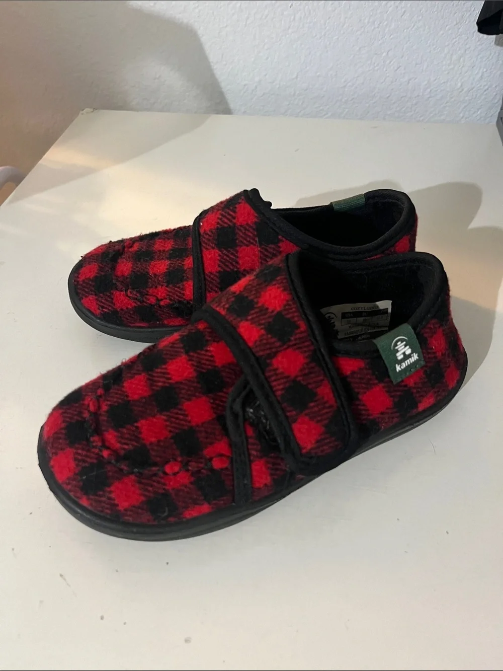 Kamik Kid’s Buffalo Check Plaid Red Black Hardsole slippers Size 12